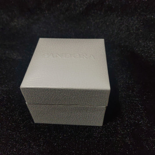 Caja Blanca para Charm o Anillo (interior negro)