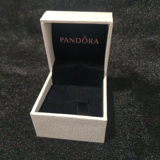 Caja Blanca para Charm o Anillo (interior negro)