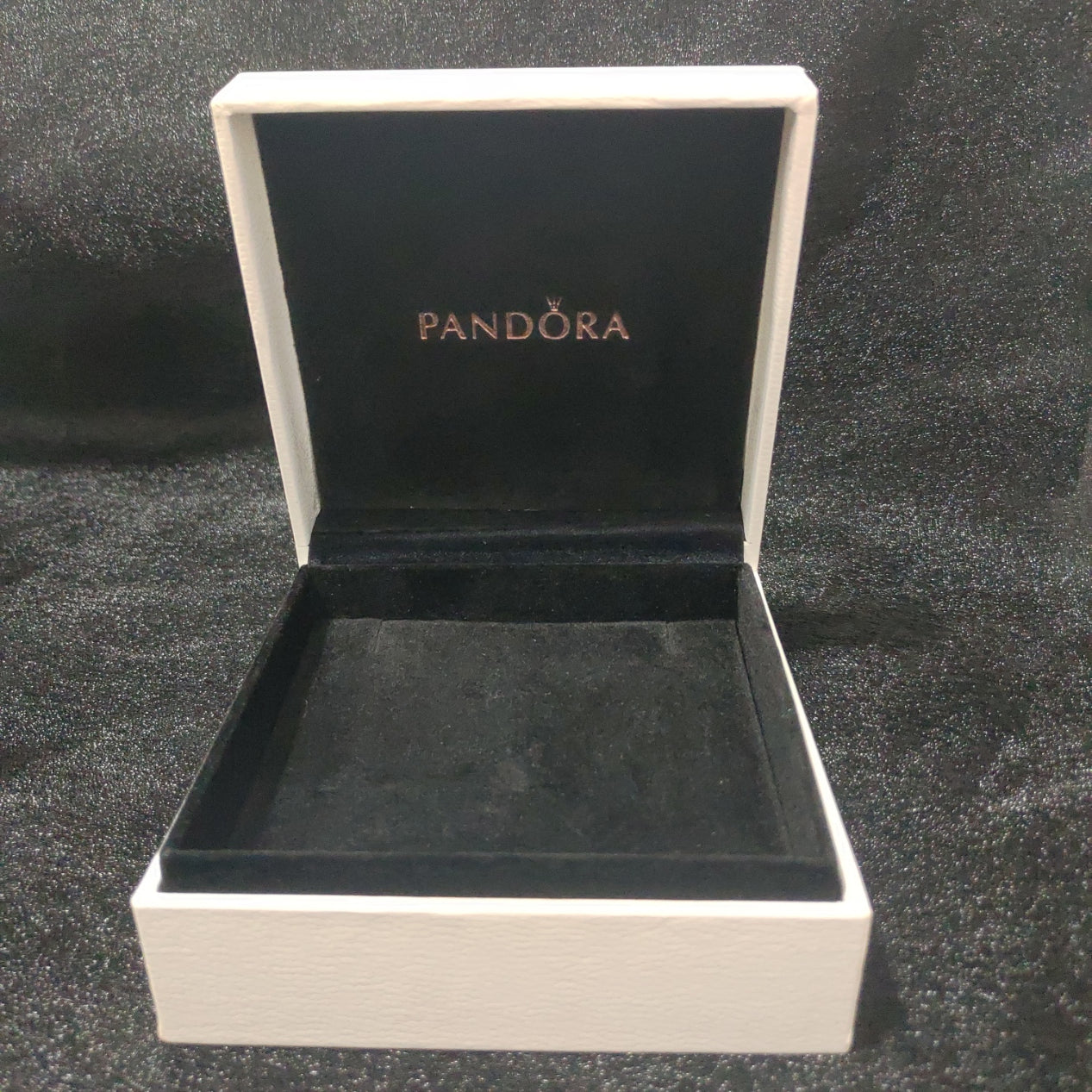 Caja Blanca para Pulsera (interior negro)