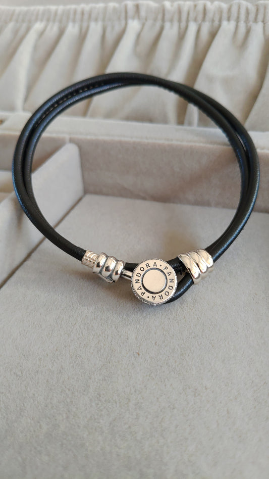 Pulsera Negra de Cuero (S) Doble con Broche Circular