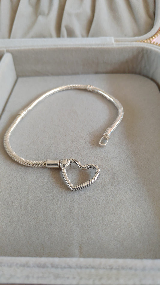 Pulsera Serpiente con Broche de Corazón