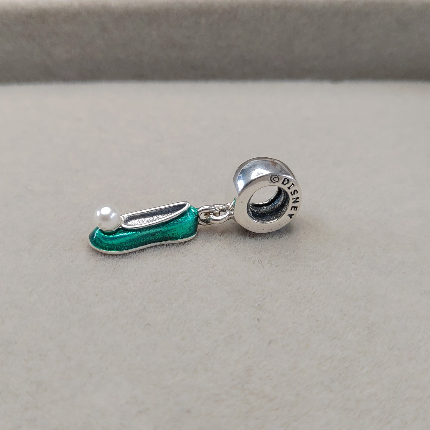 Charm Zapatilla de Campanita