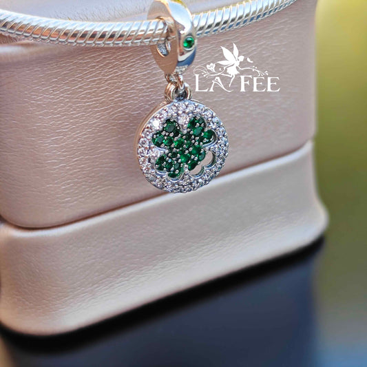 Charm Trébol Verde en Pavé