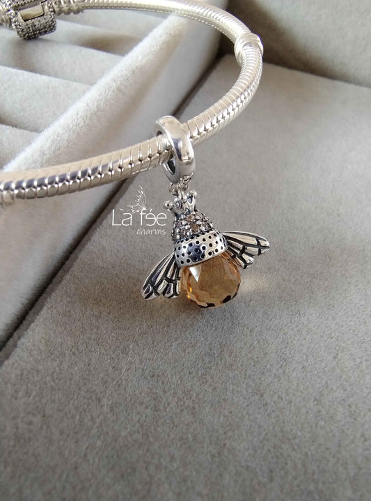 Charm Abeja Reina