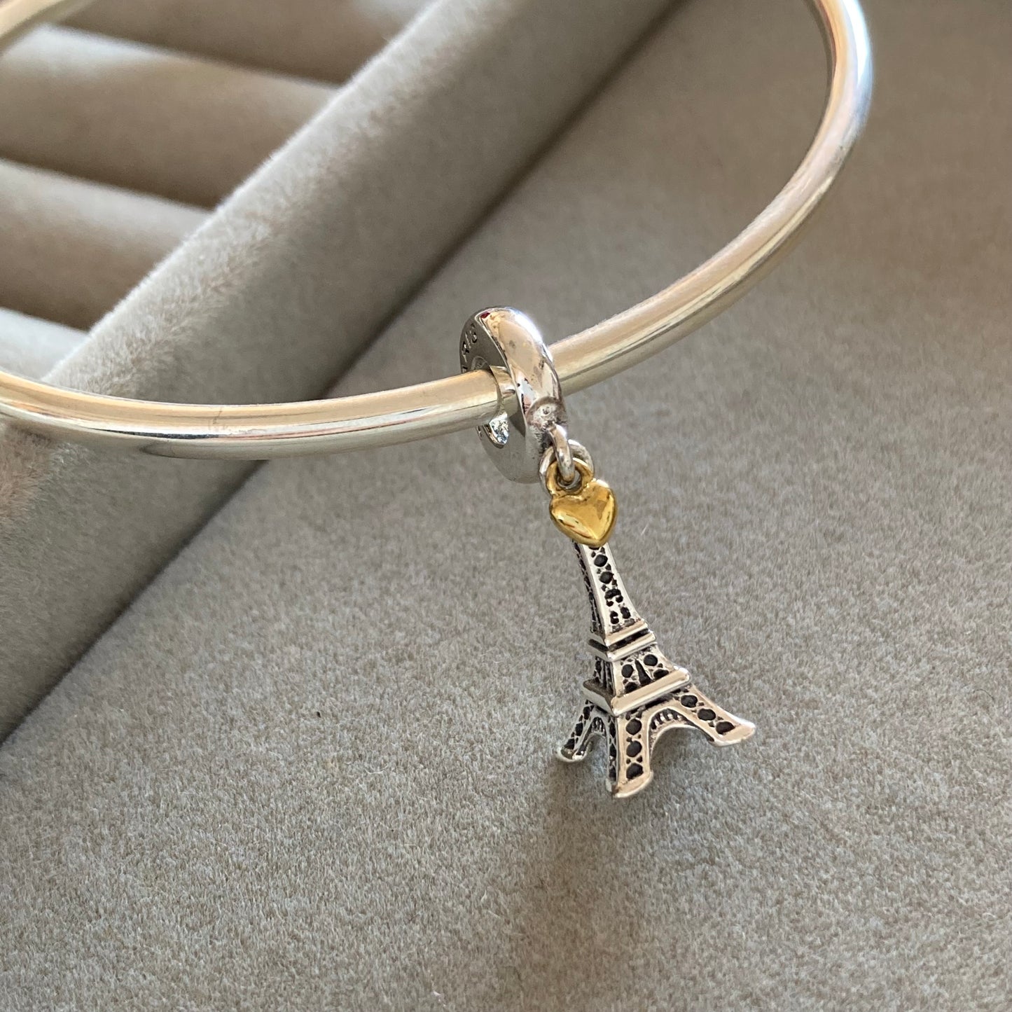 Charm Torre Eiffel