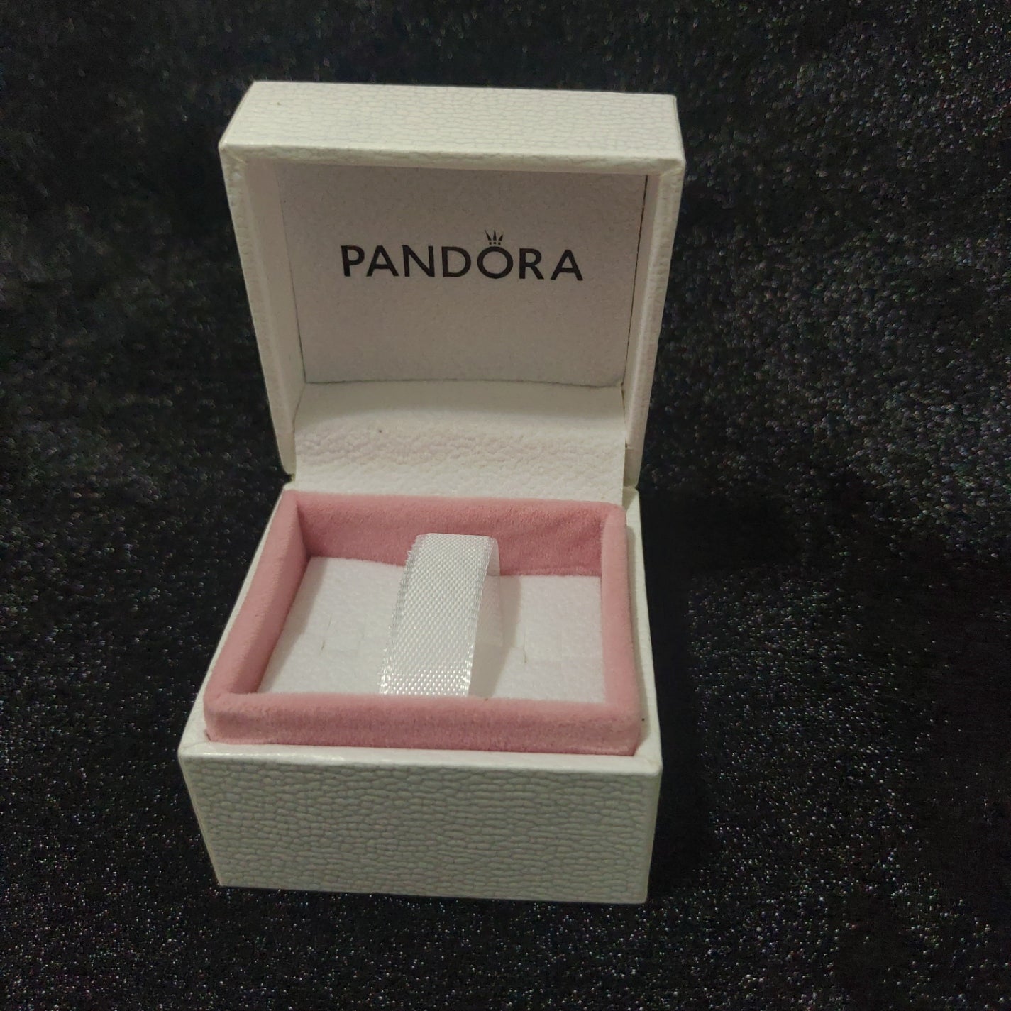 Caja Blanca para Charm o Anillo (interior rosa) de